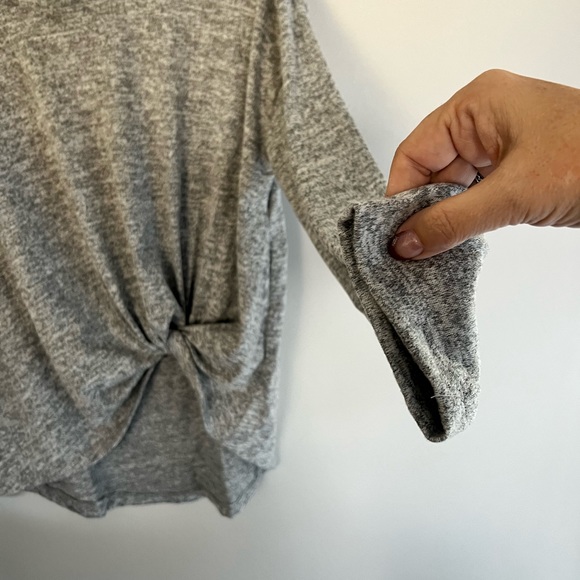 Grey front twist shirt. (2xl) - Picture 2 of 4
